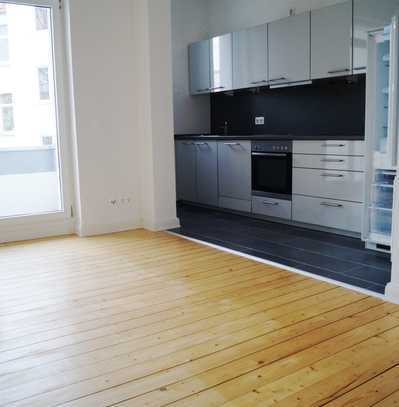 Chic, helle 2-Zimmerwohnung mit Balkon & Einbauküche in der List !