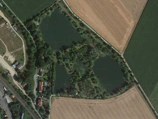 Naturnahes Wohnen direkt am "See": RMH mit schönem Garten und Gartenteich