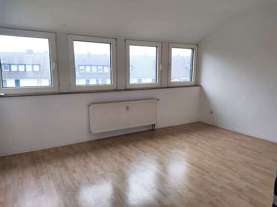 ***TOP*** helle 4 Zimmer Wohnung für Studenten als WG oder Familien!