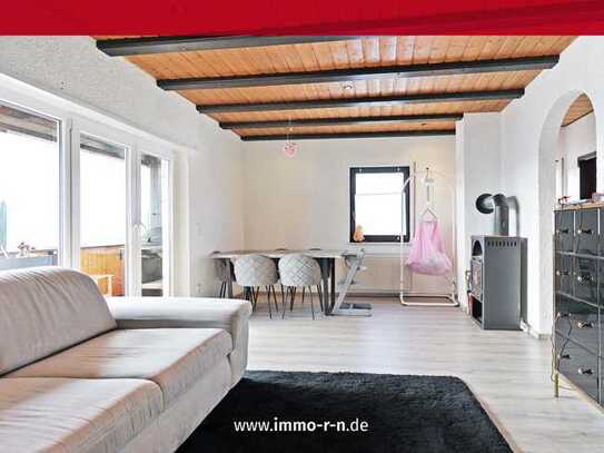 +++ Charmante 4 ZKB Maisonettewohnung mit Kamin, EBK, Balkon und separatem Hauseingang +++