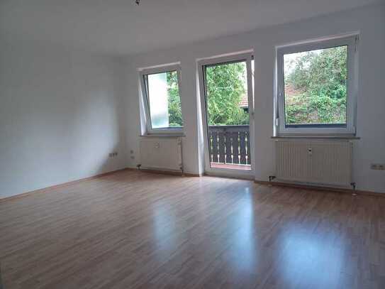 ***Attraktive und renovierte 3-Zimmer-EG-Wohnung mit Balkon in Vilsbiburg***