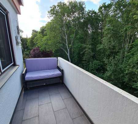 3-Zimmer-Wohnung mit Balkon und Wannenbad direkter Blick auf den Waldpark
