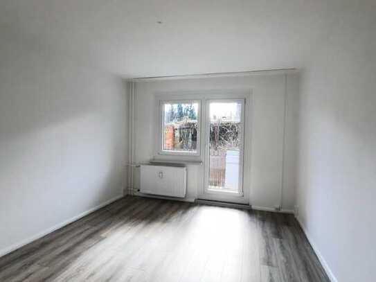 3-Raum Wohnung mit Balkon & Dusche, EBK möglich