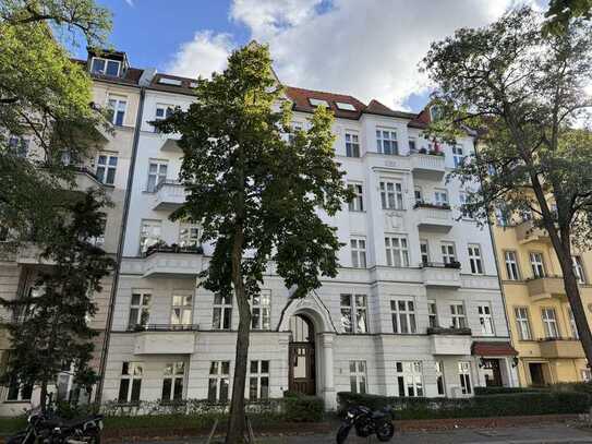 Perfekte 2-Zi.-Dachterrassen-Whg. in schönem Altbau - sonnig!