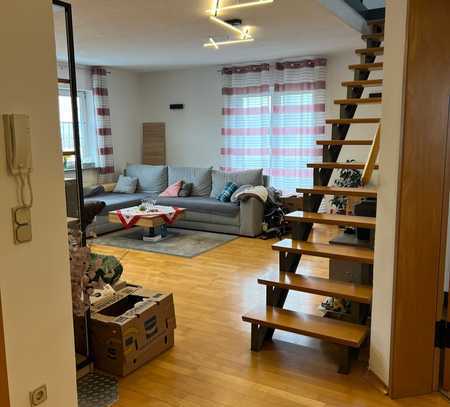 Maisonette-Wohnung: 4-Zimmer-Wohnung, hell, großzügig, mit tollem Ausblick, am Ortsrand