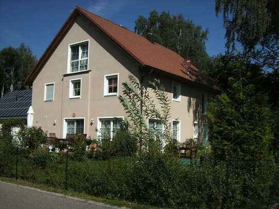 Doppelhaushälfte Alleinlage mit großem Garten