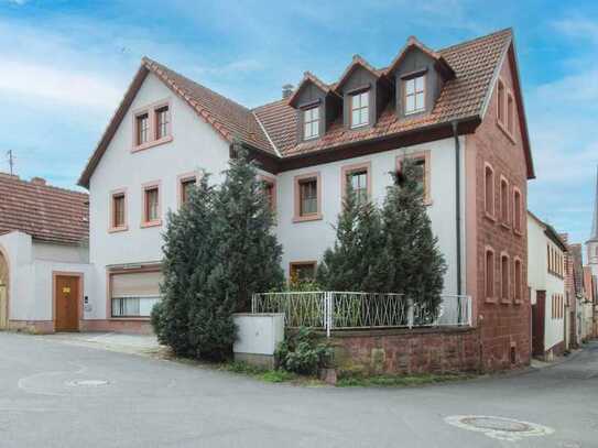 2,5-Zimmer-Maisonette-Wohnung im Altort von Thüngersheim mit PKW-Freistellplatz