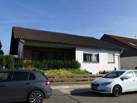 Freistehendes Einfamilienhaus mit Tiefgarage, gutem Schnitt und herrlichem Garten an Feldrandlage