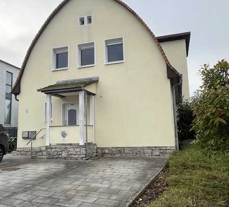 Stilvolles Zweifamilienhaus in guter Lage mit schönem Ausblick...