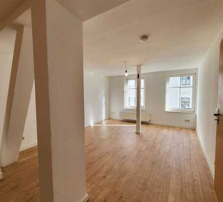 *Passend für Sie* geräumige 2-Raumwohnung mit Einbauküche + Wannenbad + Balkon!