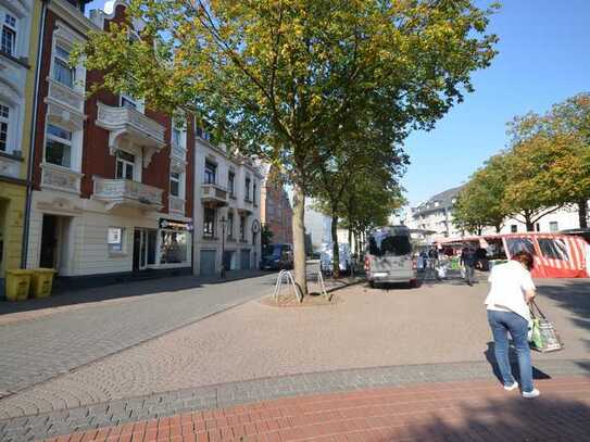 Saniertes, sehr gepflegtes Mehrfamilienhaus direkt am Marktplatz