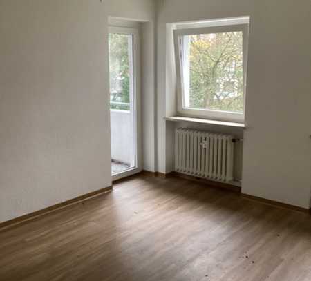 2 Zimmer Wohnung mit Balkon, eine Kaltmiete wird geschenkt