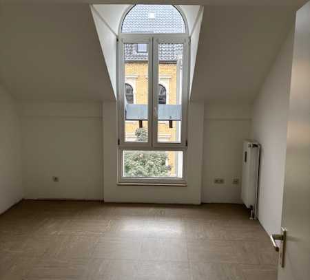 3 Zimmer Dachgeschoßwohnung in Köln-Mülheim mit Balkon