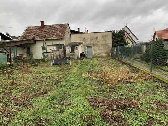 Kandel: Gartengrundstück mit hochwertigen, eigenständigen Nebengebäuden