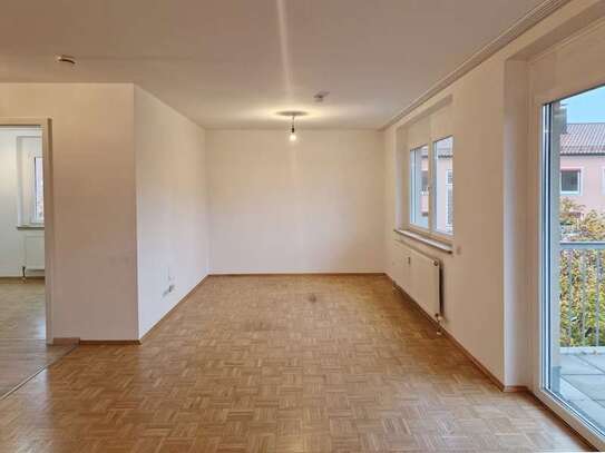 Helle und sehr geräumige 2-Zimmer-Wohnung mit Balkon und Parkplatz in Deggendorf zu vermieten