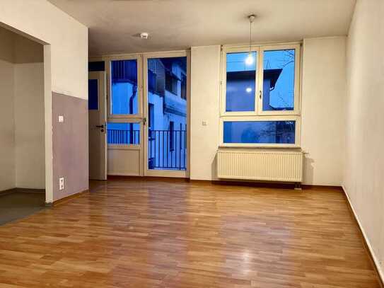 1.5-Zimmer-Wohnung mit Balkon mit Küche in Niederschönhausen (Pankow)