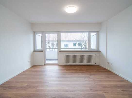 Frisch saniert! Stilvolle 1-Zimmer-Wohnung mit Balkon und neuer Einbauküche in Germering