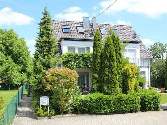 Duplex with beautiful garden - Doppelhaushälfte mit großen Garten in hervorragender Lage