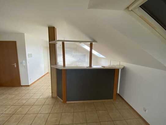 Helle 1,5 Zimmer DG-Wohnung