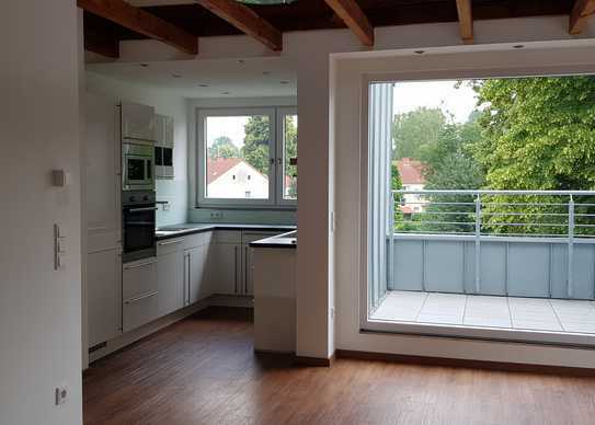 Offen gestaltete DG Wohnung mit Loggia und EBK in Dortmund-Sölde