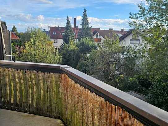 Teilmöblierte 2-Zimmer-DG-Wohnung mit Balkon und EBK in München Trudering