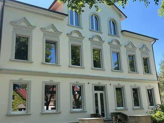 Stylisch moderne 4 Raum Wohnung mit Balkon zu vermieten - 133m²