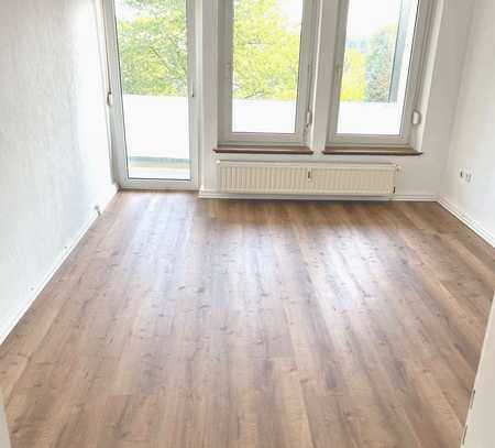 Helle 2 Zimmer Wohnung mit Balkon