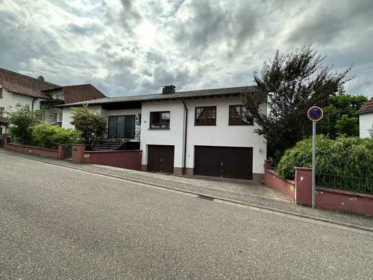 Top gepflegtes Wohnhaus im Bungalow-Stil mit vielen Möglichkeiten-3 Garagen-nähe Stadtzentrum