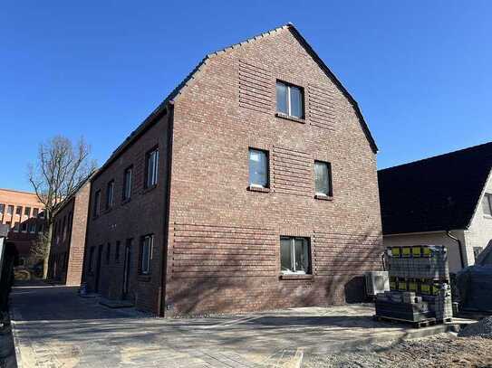 1. Neubau - Erstbezug - ruhig gelegene 5 Zi.-DHH + wohnl. Keller in Norderstedt-Mitte