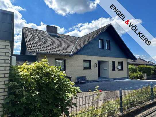 Einfamilienhaus mit Doppelgarage mit Fernblick zum Herkules