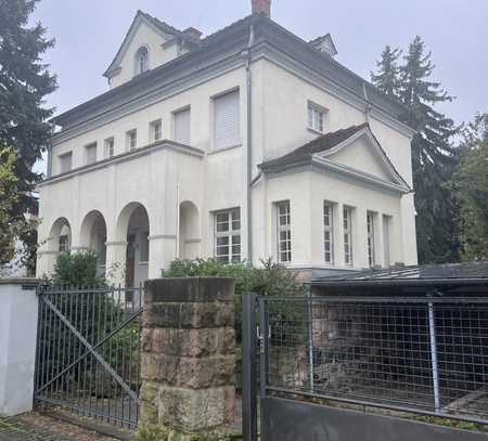 Geräumige und modernisierte 7-Zimmer-Villa in Bensheim