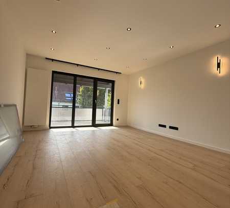 Erstbezug nach Sanierung mit Balkon und EBK: Exklusive 3-Zimmer-Wohnung mit geh. Innenausstattung