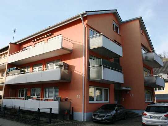 Stilvolle, modernisierte 2,5-Raum-Maisonette-DG-Wohnung mit Balkon und Einbauküche in KA-Grötzingen