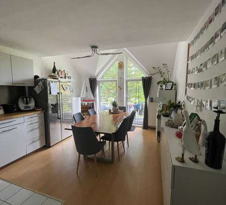 Geschmackvolle, neuwertige 2-Raum-Maisonette-Wohnung mit lux. Innenausstattung mit EBK