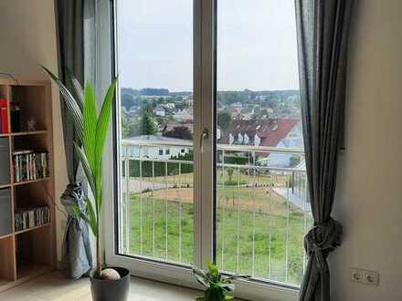 Neuwertige Wohnung mit vier Zimmern und Terrasse in Aindling