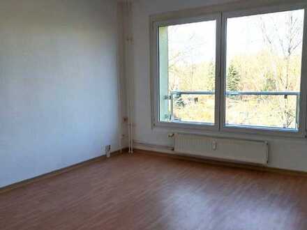 **kleine 1-Raumwohnung im 2. OG mit Badewanne**