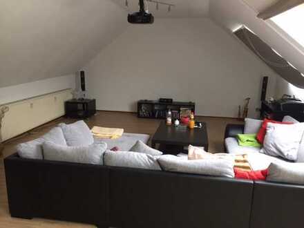 Wohnen fast wie im eigenen Haus, schöne Wohnung über zwei Ebenen mit Terrasse.