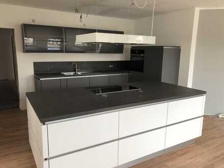 Neuwertige, luxuriöse Wohnung mit vier Zimmern und Einbauküche in Neunkirchen-Seelscheid