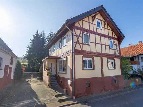 Charmantes, großzügiges Einfamilienhaus mit idyllischem Garten