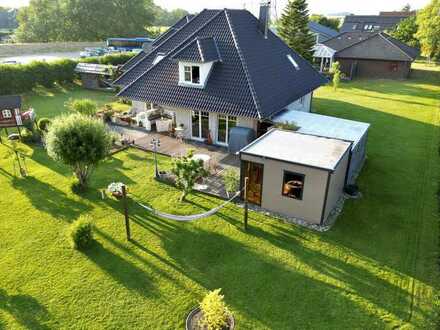 Ein Traumhaus mit idyllischem Garten und viel Platz zum Wohnen, Leben und Arbeiten