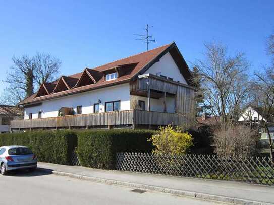 Individuelle Maisonette Dachgeschoss Wohnung mit Loggia und Balkon im Ortsteil Buch!