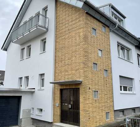 Kernsanierte 4 Zi-Maisonettewohnung mit 2 Balkonen und Gartennutzung in ruhiger Wohnlage