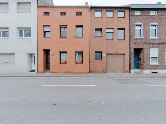 Dreifamilienhaus mit Anbau: Großzügiger Garten, moderne Ausstattung und vielseitige Möglichkeiten