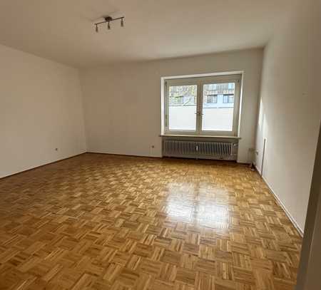 Geschmackvolle, helle 3,5-Raum-Wohnung mit DACHTERRASSE und EBK in Dachau