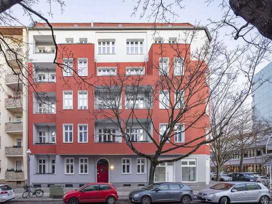 Investment in City West! Charmante 2-Zimmer Altbauwohnung mit Balkon!