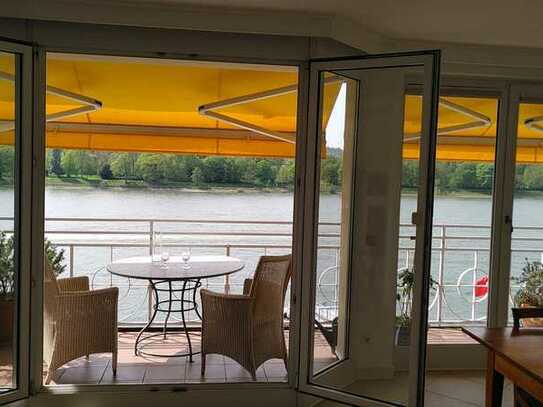 Exklusive Wohnung mit traumhaftem Balkon zum Rhein & toller Ausstattung