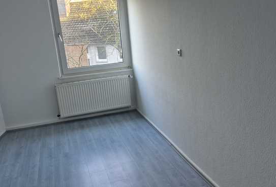 2 Zimmer, Küche, Diele, Bad in Düsseldorf-Rath