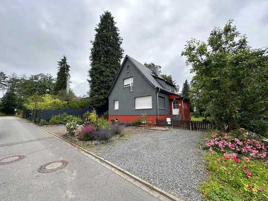 Modernisiertes Einfamilienhaus mit wunderschönem Naturgarten