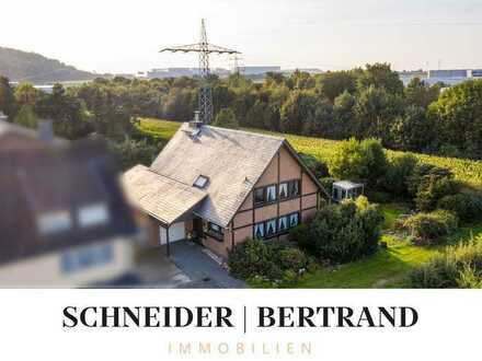 Freistehendes Einfamilienhaus mit traumhaftem Grundstück in Baesweiler
