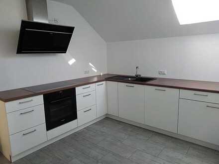 Neuwertige 2-Zimmer-Wohnung mit Balkon und EBK in Kaltenberg
